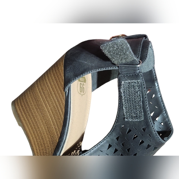 🎅 3/$10 Route 66 Dark Grey Laser Cut Out Peep Toe Wedges Size 8 EUC - Picture 7 of 9
